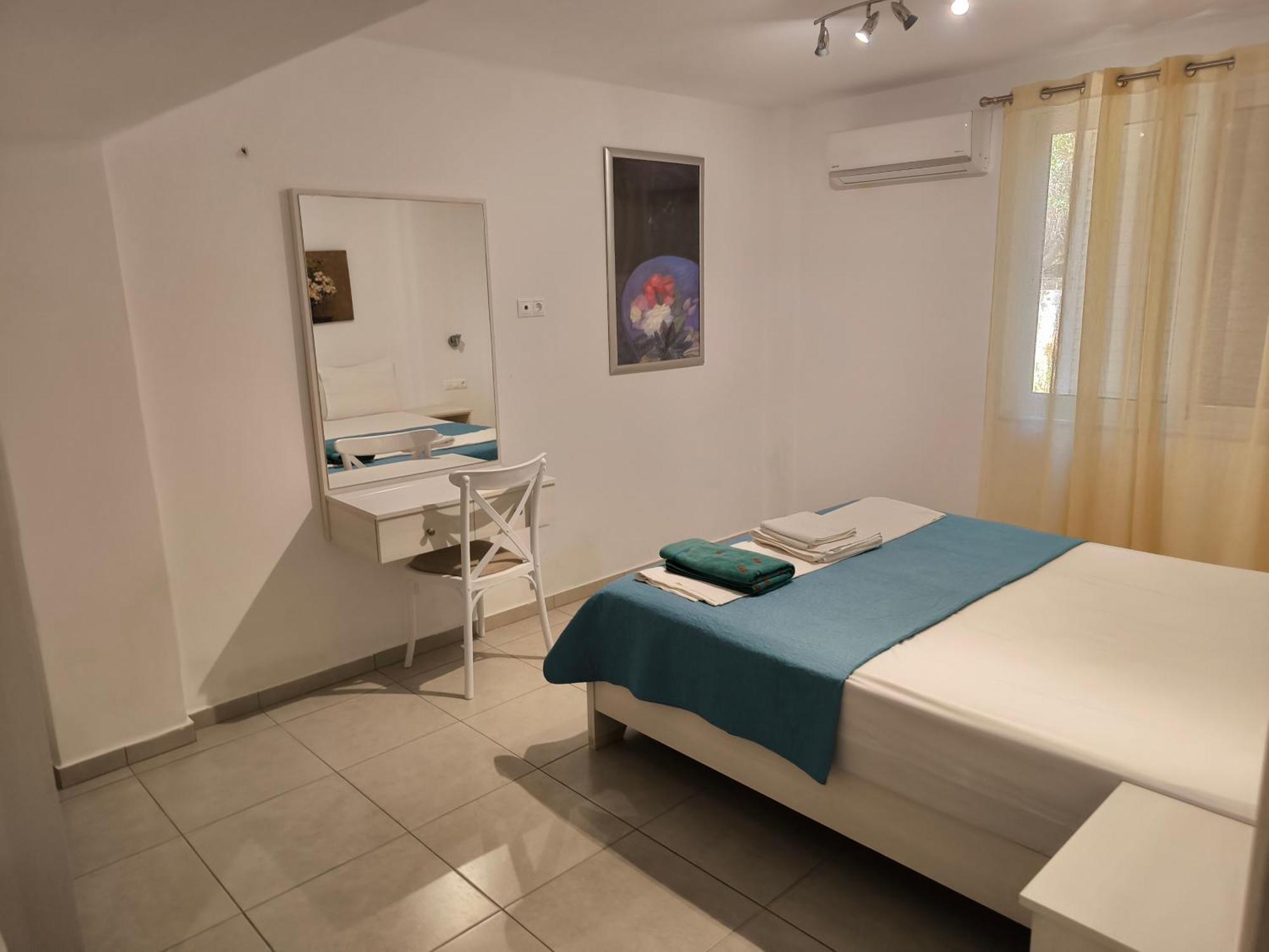Alexia Rooms Palaiochora Exteriör bild