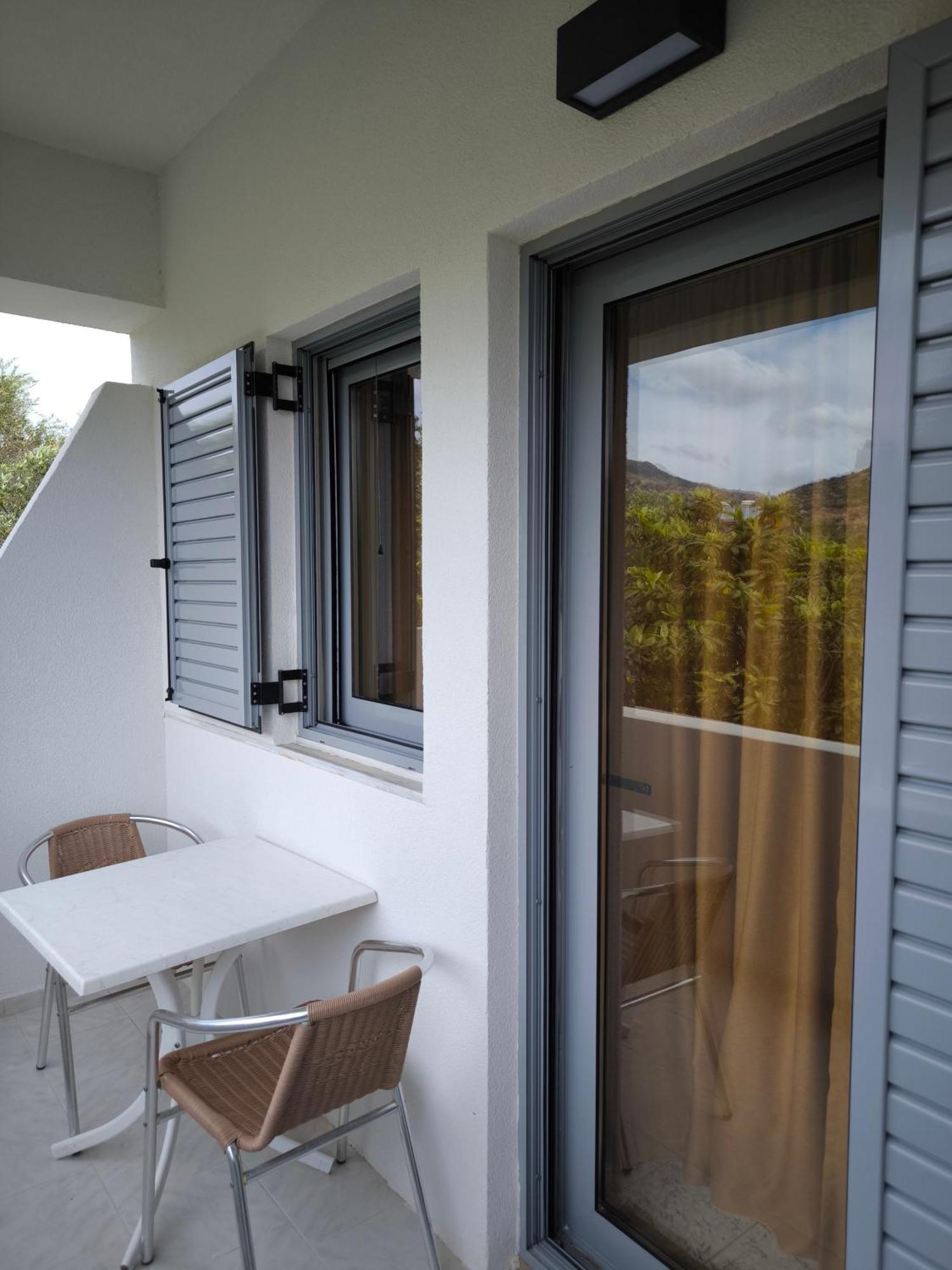 Alexia Rooms Palaiochora Exteriör bild